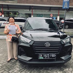 Sewa Daihatsu Rocky